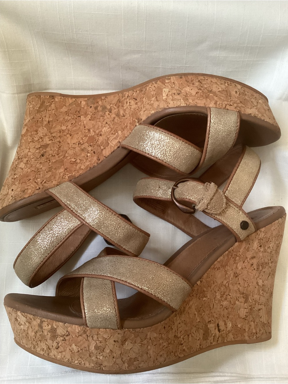 ♦️ UGG sandals Jazmine Gold Coast 9.5 cork wedges platform metallic EUC
